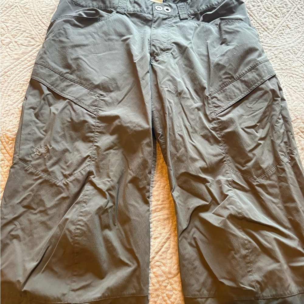 Arc'teryx Men's Olive Cargo Pants